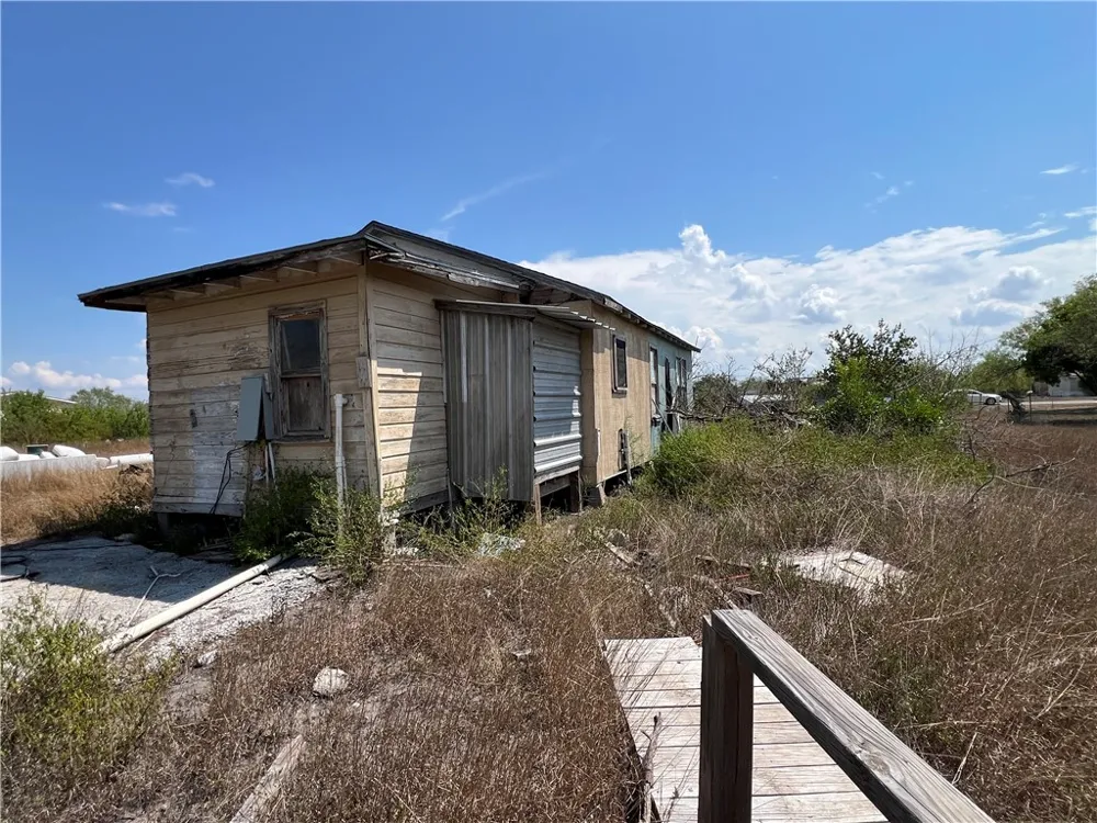 165 County Road 3061 Orange Grove, TX 78372