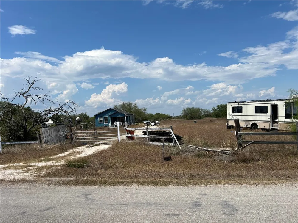 165 County Road 3061 Orange Grove, TX 78372