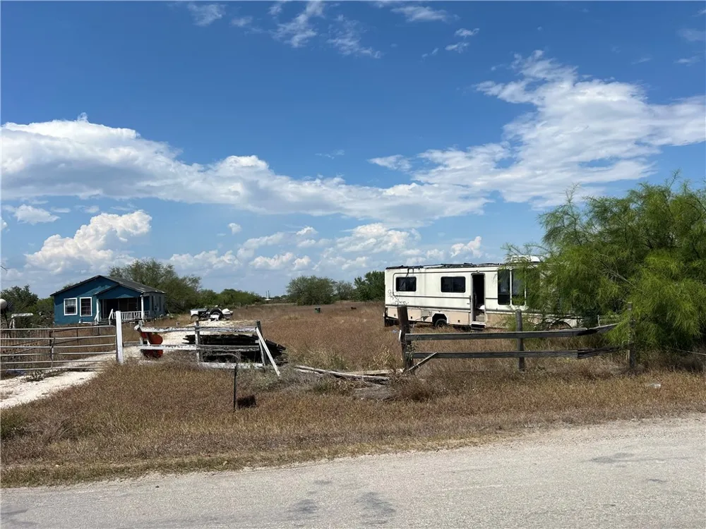 165 County Road 3061 Orange Grove, TX 78372