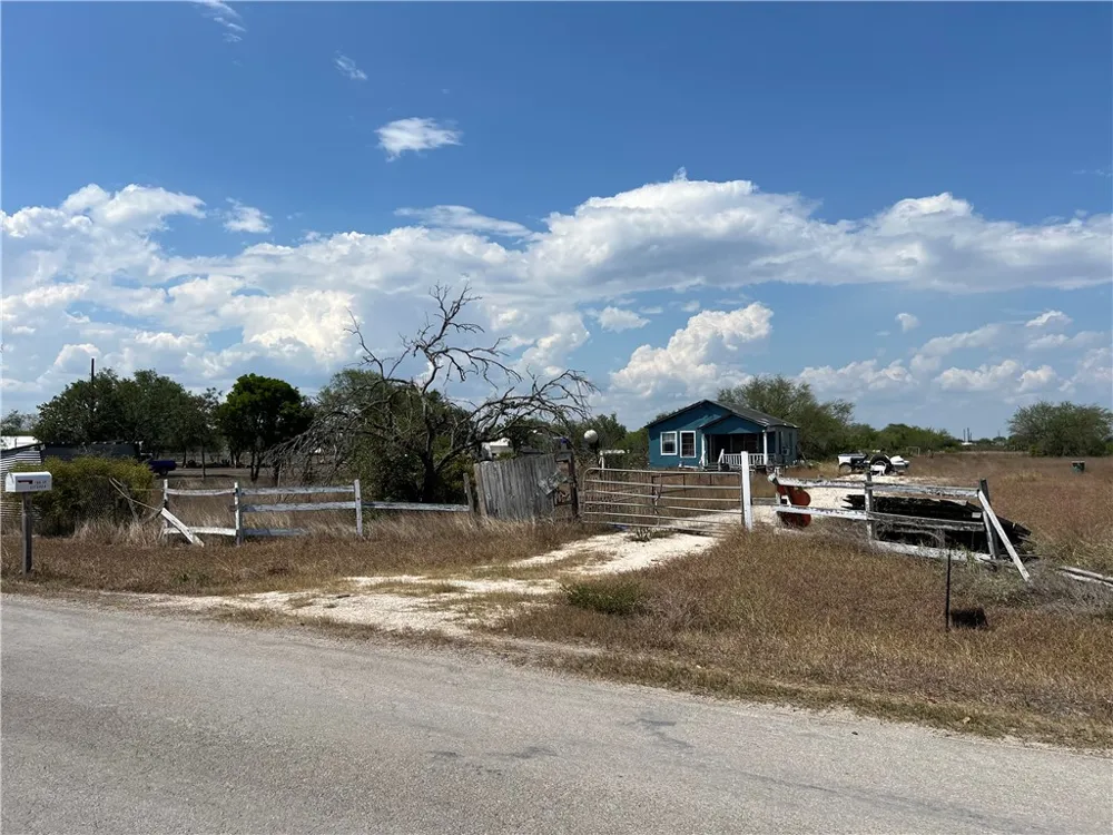165 County Road 3061 Orange Grove, TX 78372