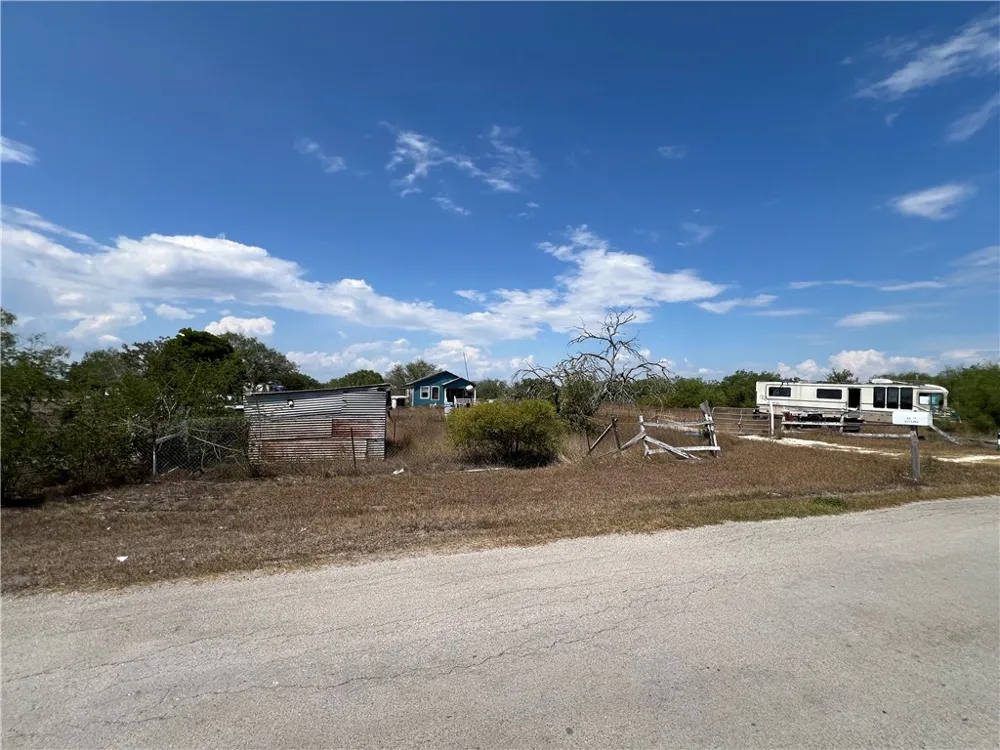 165 County Road 3061 Orange Grove, TX 78372