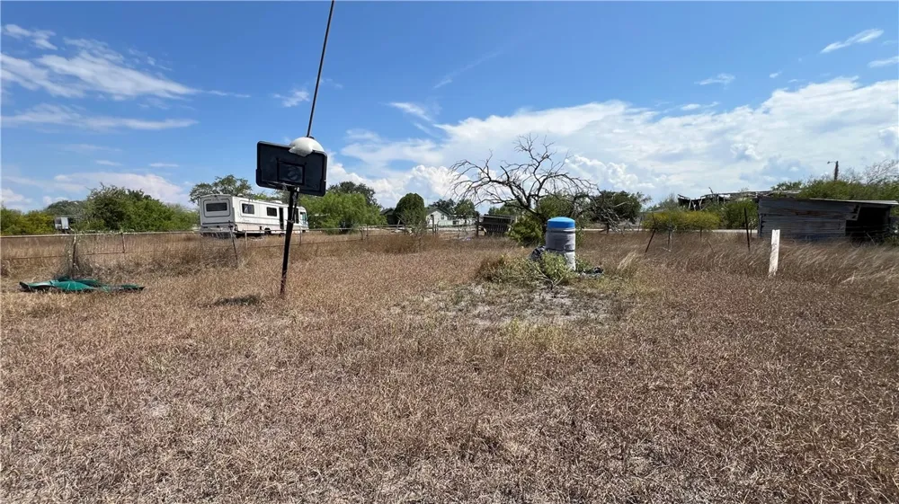 165 County Road 3061 Orange Grove, TX 78372