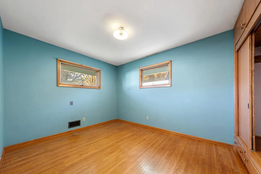 1043 Chase Avenue Gibbon, MN 55335