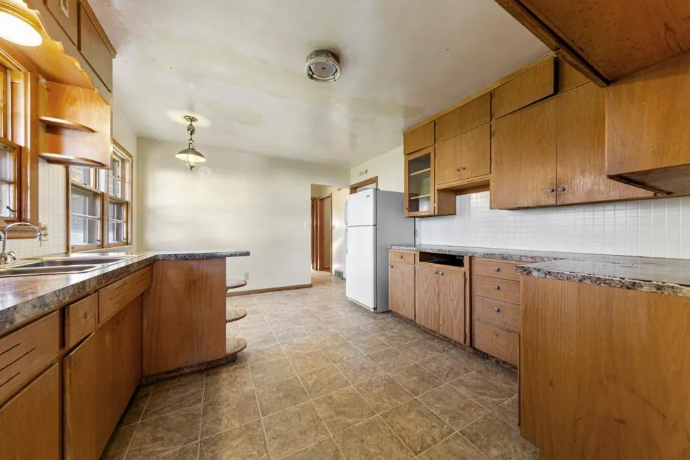 1043 Chase Avenue Gibbon, MN 55335
