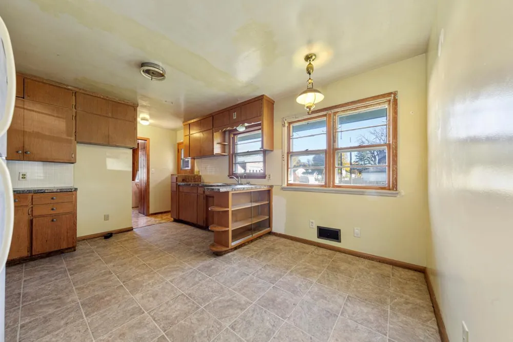 1043 Chase Avenue Gibbon, MN 55335