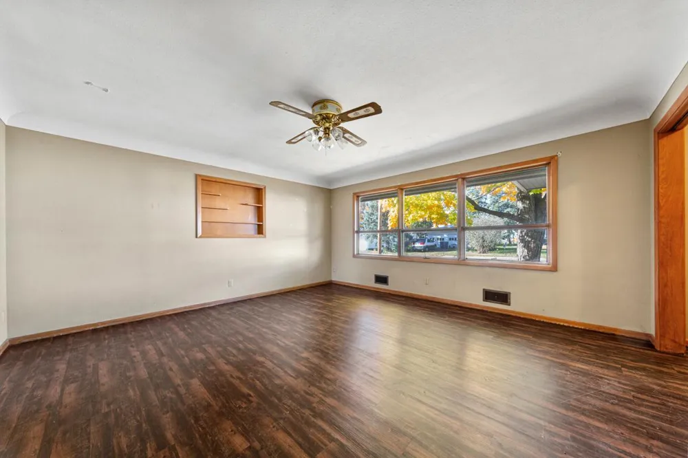 1043 Chase Avenue Gibbon, MN 55335