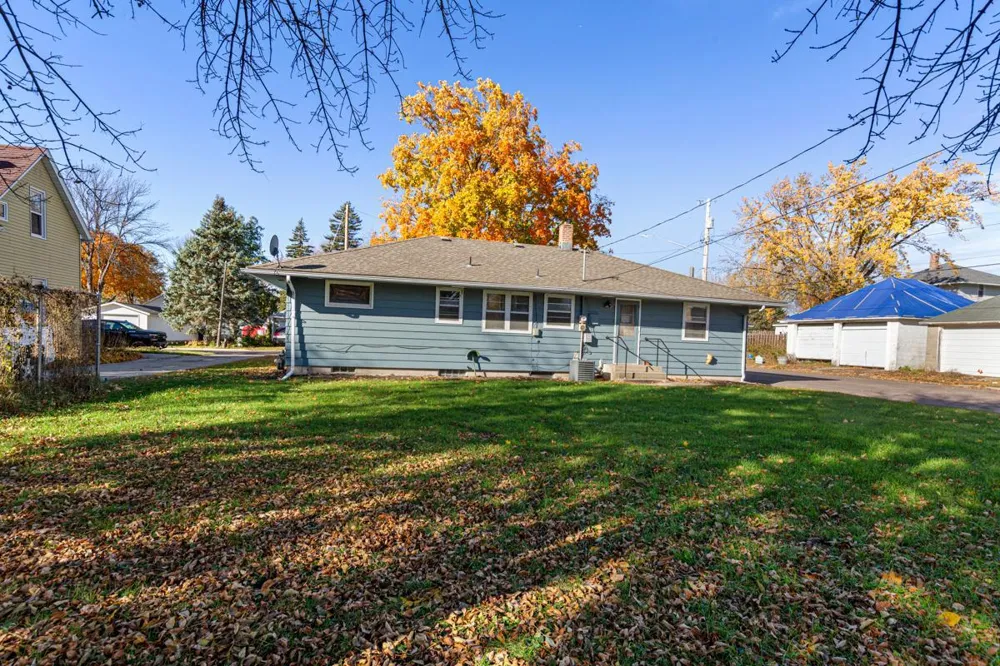 1043 Chase Avenue Gibbon, MN 55335