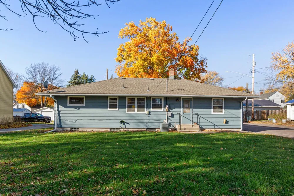 1043 Chase Avenue Gibbon, MN 55335