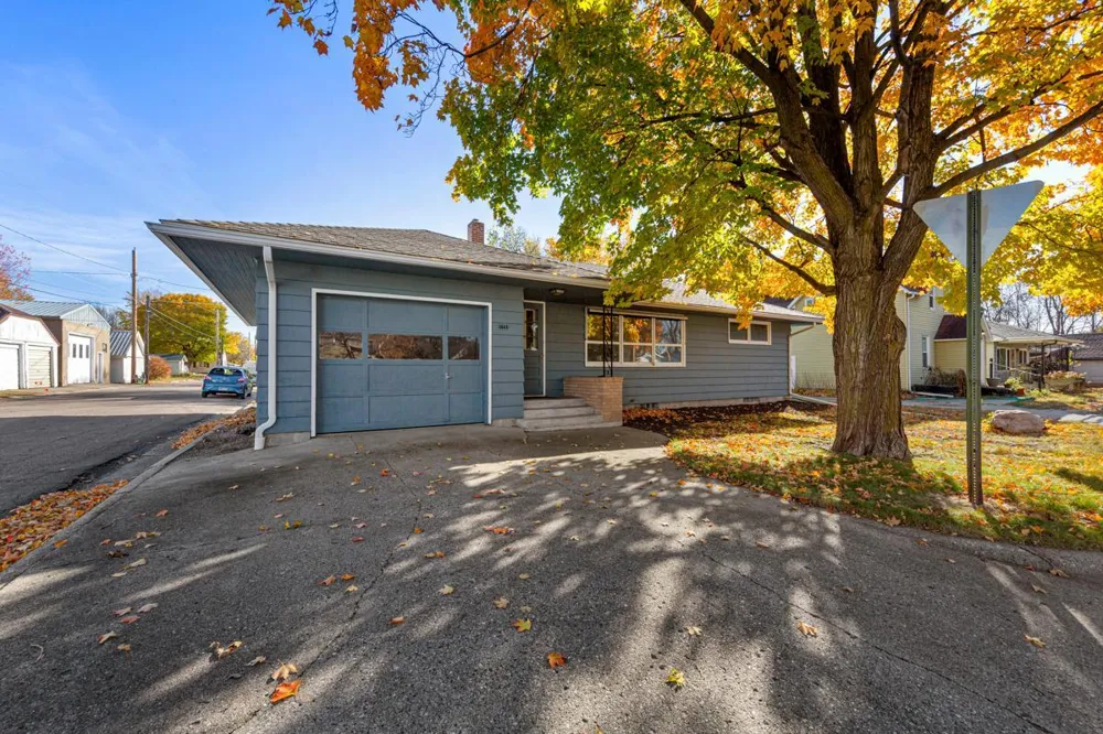 1043 Chase Avenue Gibbon, MN 55335