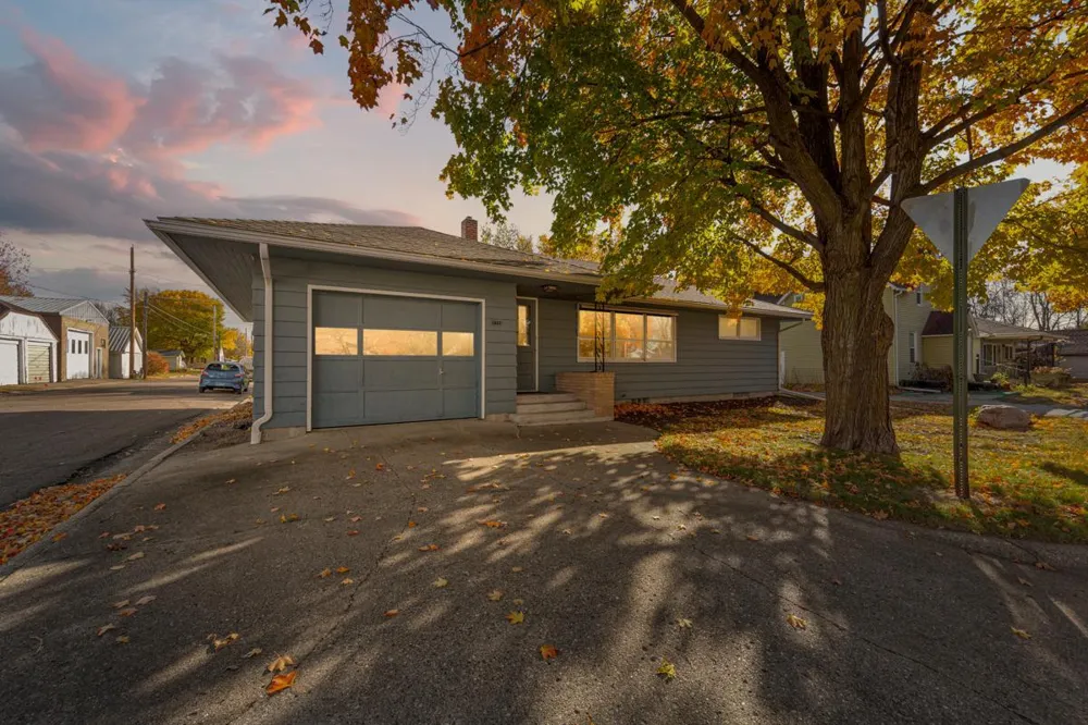 1043 Chase Avenue Gibbon, MN 55335