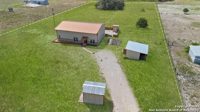 201 Lakeview Cir La Vernia, TX 78121