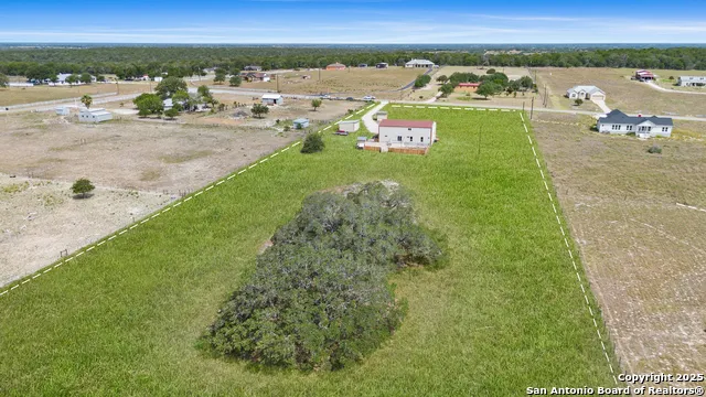 201 Lakeview Cir La Vernia, TX 78121