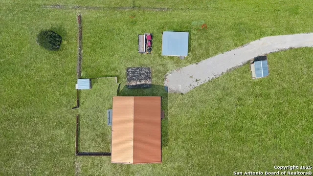 201 Lakeview Cir La Vernia, TX 78121