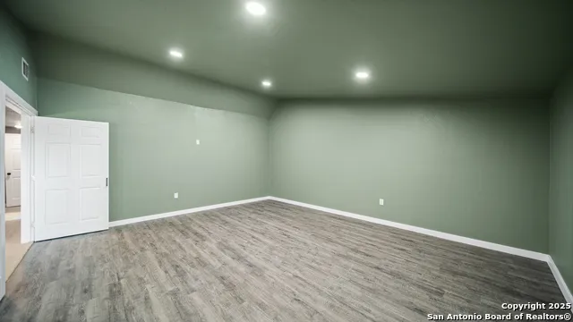 201 Lakeview Cir La Vernia, TX 78121
