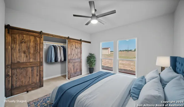 201 Lakeview Cir La Vernia, TX 78121