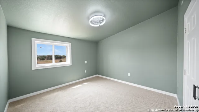201 Lakeview Cir La Vernia, TX 78121