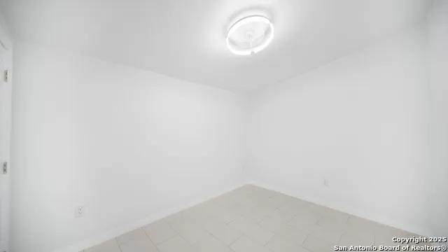 201 Lakeview Cir La Vernia, TX 78121