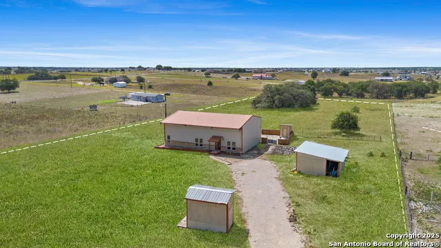 201 Lakeview Cir La Vernia, TX 78121