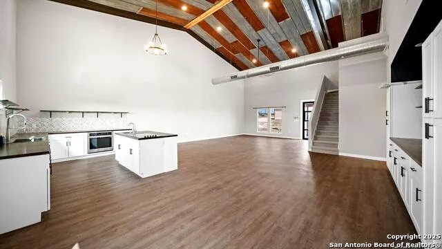 201 Lakeview Cir La Vernia, TX 78121