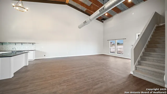 201 Lakeview Cir La Vernia, TX 78121