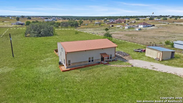 201 Lakeview Cir La Vernia, TX 78121