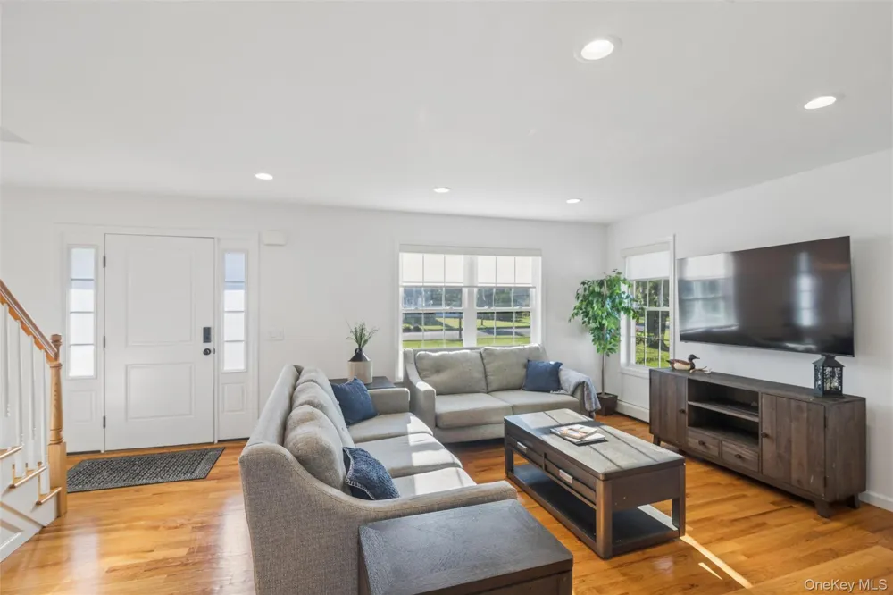16 Mastro Court Baiting Hollow, NY 11933