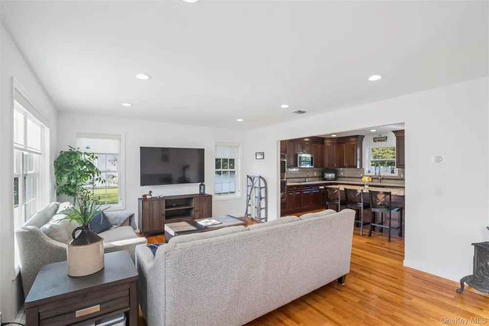 16 Mastro Court Baiting Hollow, NY 11933