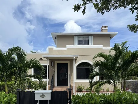 1835 SW 10th St