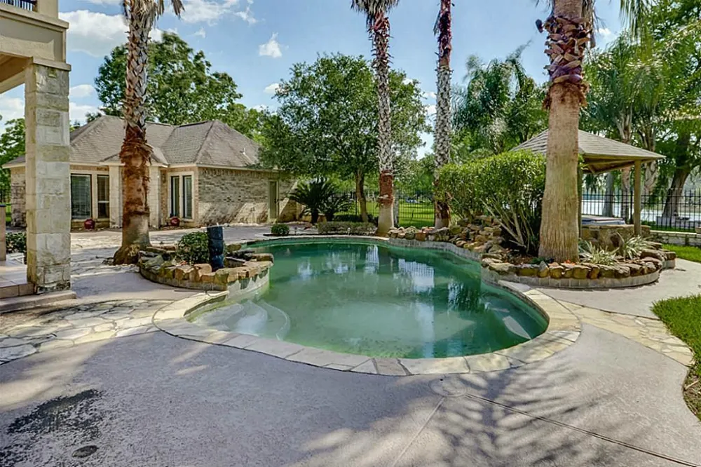 58 Lake Road Lake Jackson, TX 77566