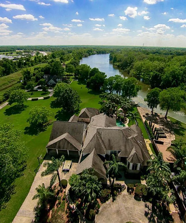 58 Lake Road Lake Jackson, TX 77566