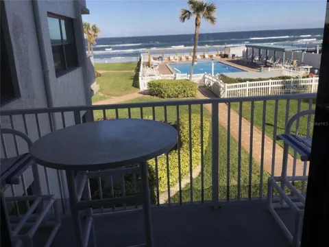 1571 S ATLANTIC AVENUE #204