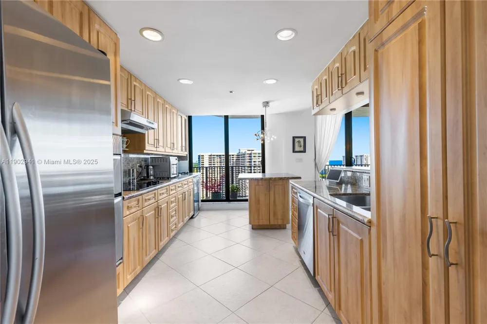 300 Three Islands Blvd #PH2A Hallandale Beach, FL 33009