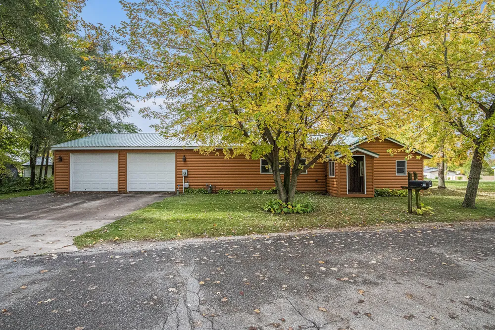 53027 Twin Lakes Road Dowagiac, MI 49047