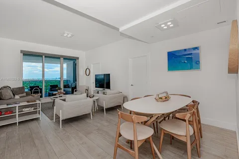 2301 Collins Ave #PH21