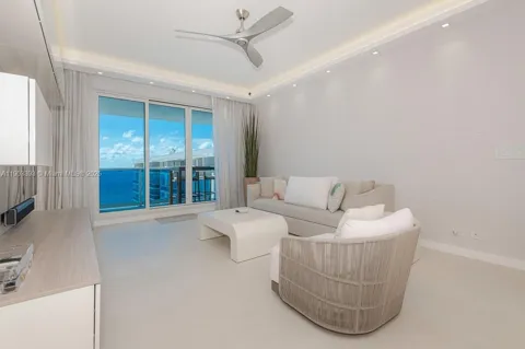 2301 Collins Ave #PH20