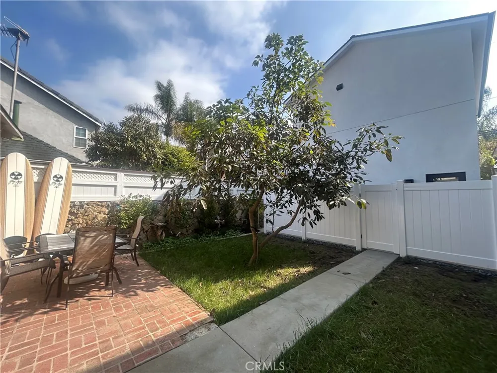 406 11th Huntington Beach, CA 92648