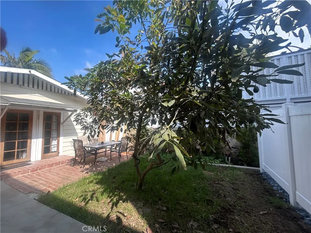 406 11th Huntington Beach, CA 92648