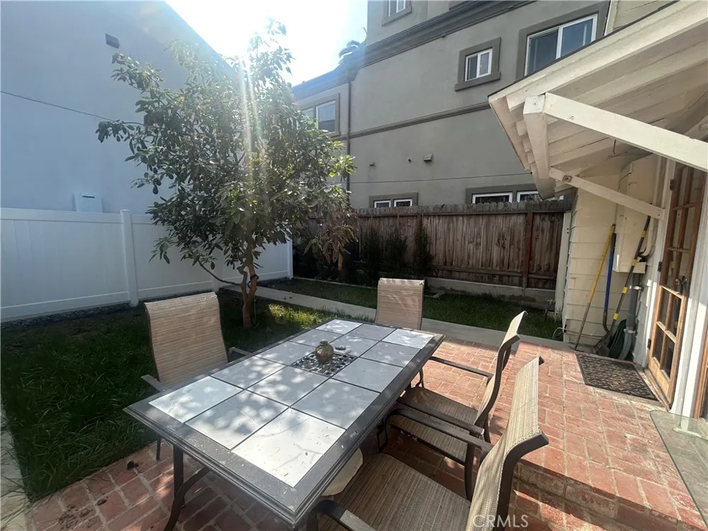 406 11th Huntington Beach, CA 92648