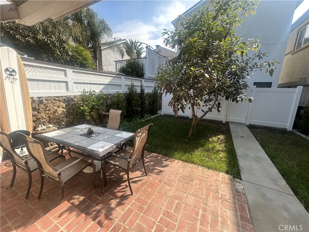 406 11th Huntington Beach, CA 92648