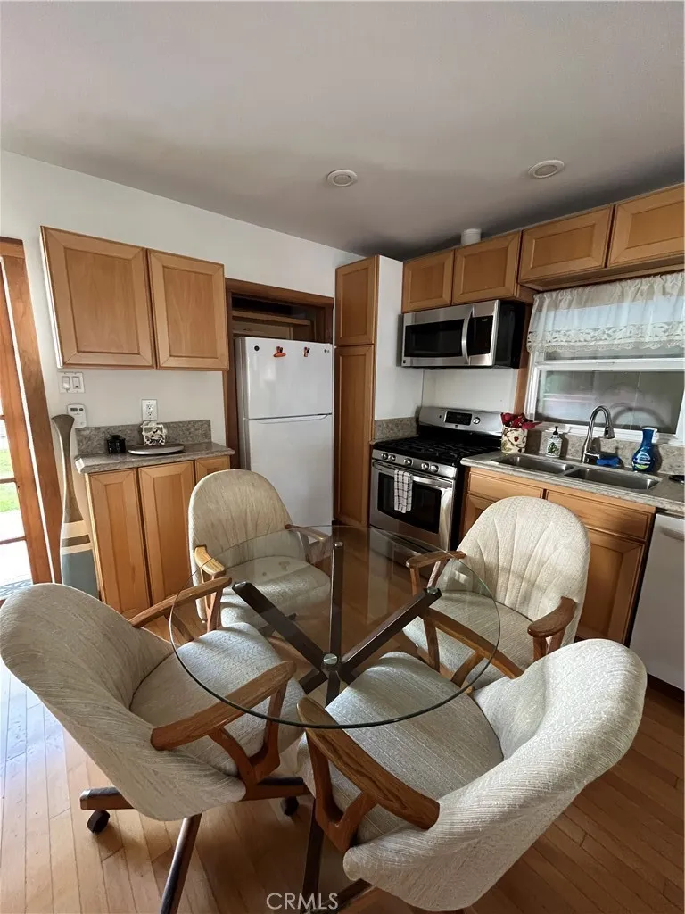 406 11th Huntington Beach, CA 92648