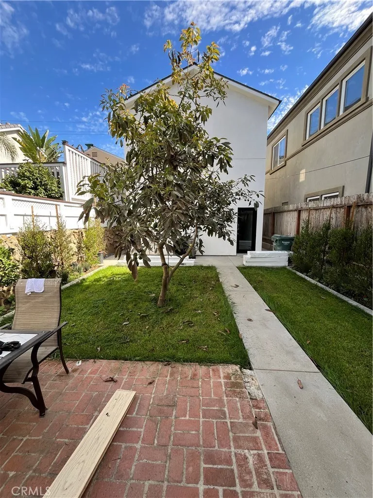 406 11th Huntington Beach, CA 92648