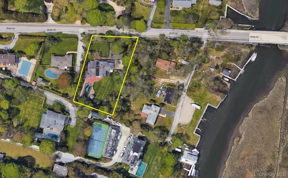 137 South Road Westhampton, NY 11977