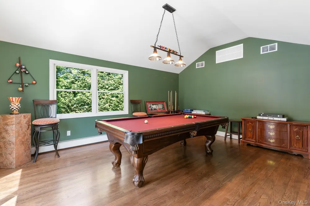 137 South Road Westhampton, NY 11977