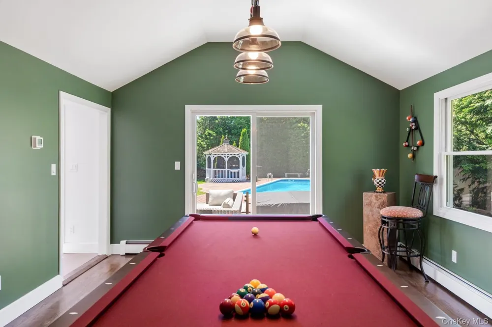 137 South Road Westhampton, NY 11977