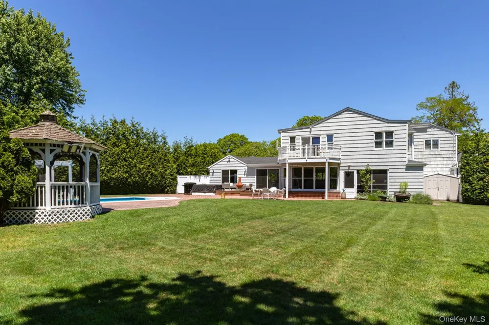 137 South Road Westhampton, NY 11977
