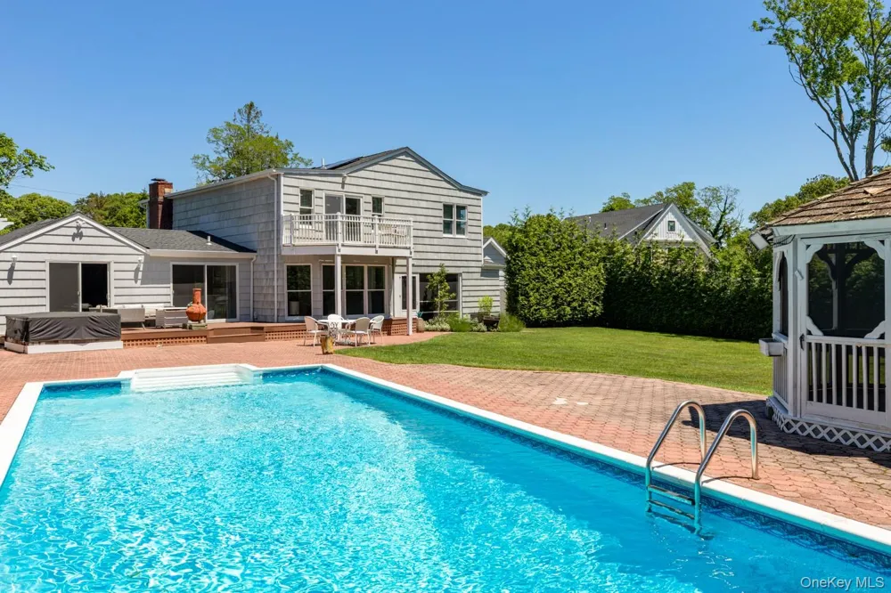 137 South Road Westhampton, NY 11977