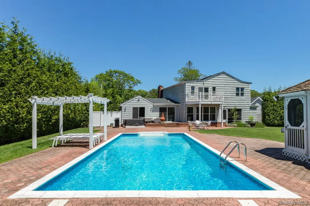 137 South Road Westhampton, NY 11977