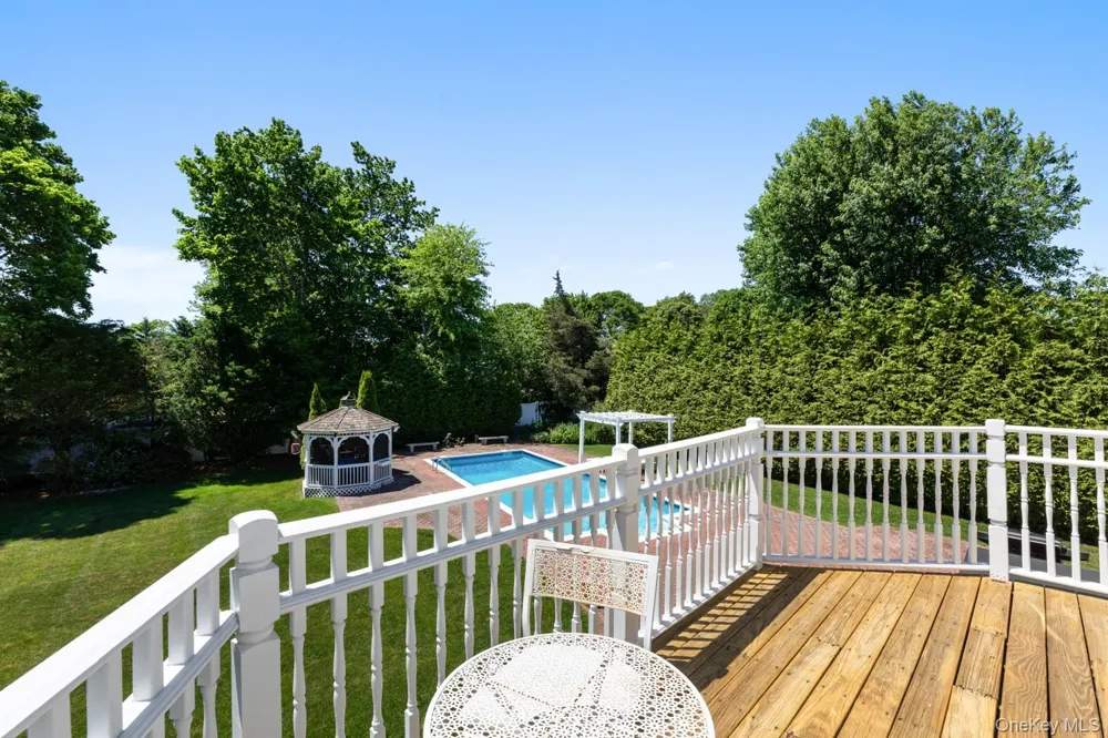137 South Road Westhampton, NY 11977