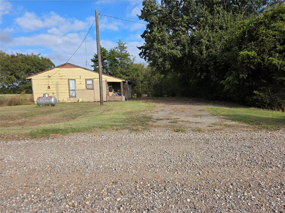 3830 County Road 4040 Whitewright, TX 75491