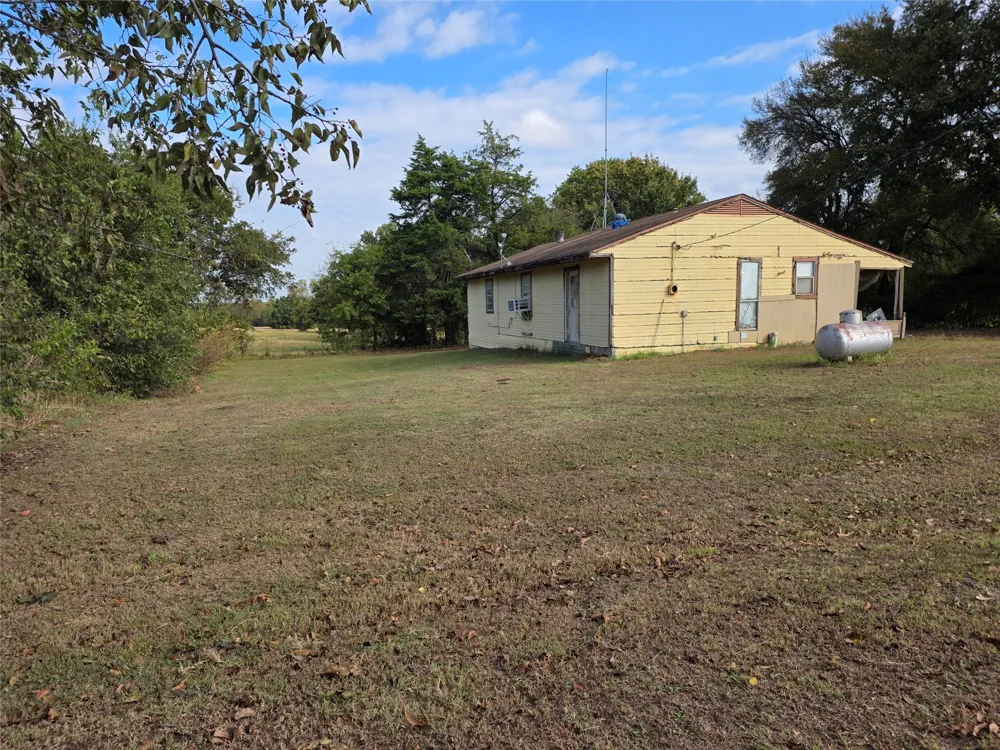 3830 County Road 4040 Whitewright, TX 75491